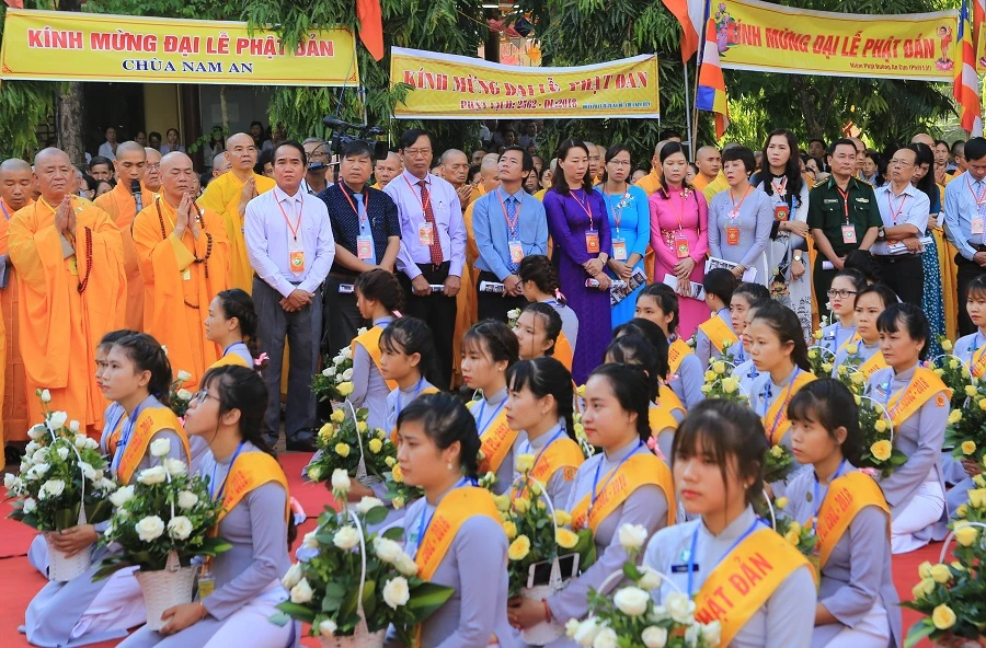 Đông đảo tăng ni, phật tử tham dự Đại lễ Phật đản Phật lịch 2562 tại Huế