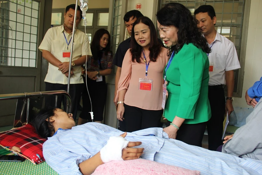 Thứ trưởng Nguyễn Thị Nghĩa đã đến Trung tâm Y tế huyện Đakrông để thăm hỏi, động viên thí sinh Hồ Thị Hà