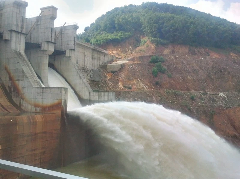 Hồ thủy điện Hương Điền bắt đầu vận hành xả nước về hạ lưu sông Bồ lúc 13 giờ ngày 8-11