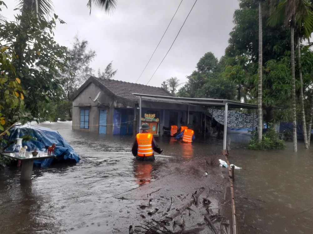 Bộ đội Biên phòng Thừa Thiên Huế ứng cứu người dân vùng thấp trũng