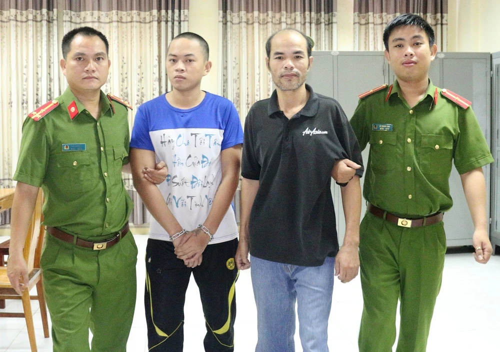 Đối tượng Tế và Nam bị Công an tỉnh Hà Tĩnh bắt giữ