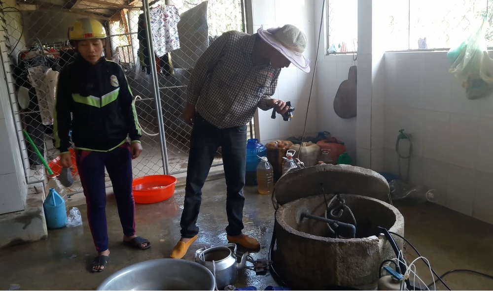 Một trong số giếng nước sinh hoạt của người dân bị nhiễm dầu ở thôn Tân Phúc, xã Hương Trạch, huyện Hương Khê, tỉnh Hà Tĩnh