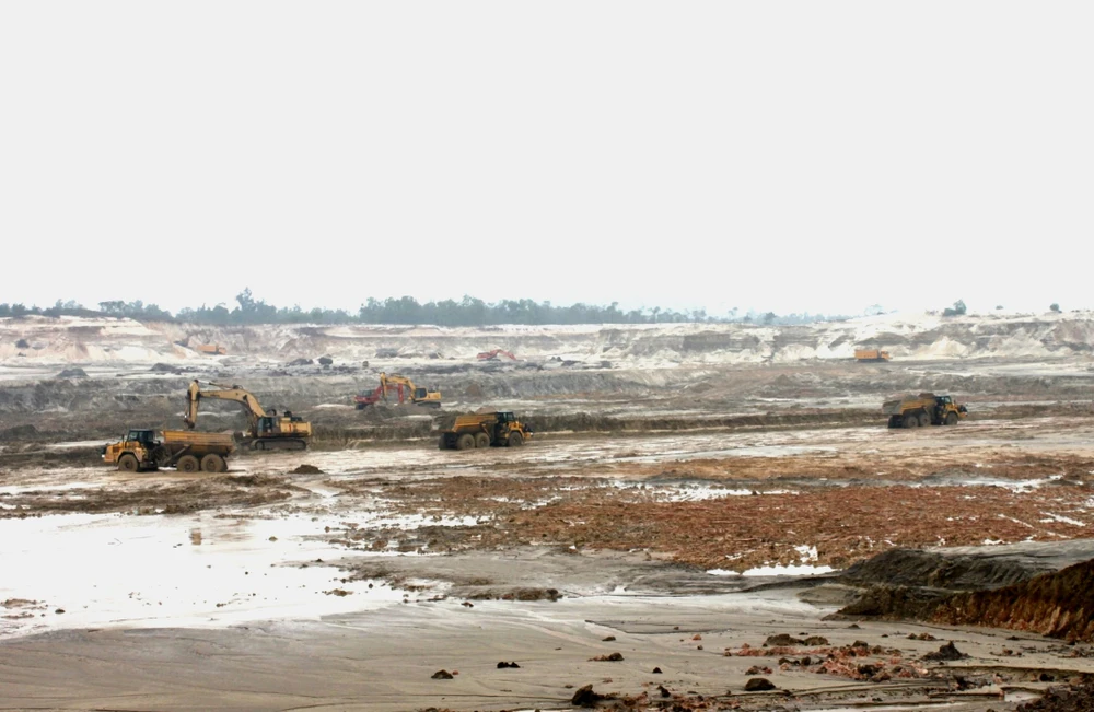 Một góc mỏ sắt Thạch Khê. Ảnh PV Báo SGGP chụp đầu năm 2011