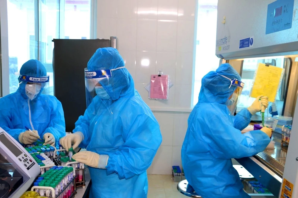 Xét nghiệm virus SARS-CoV-2 tại CDC Hà Tĩnh