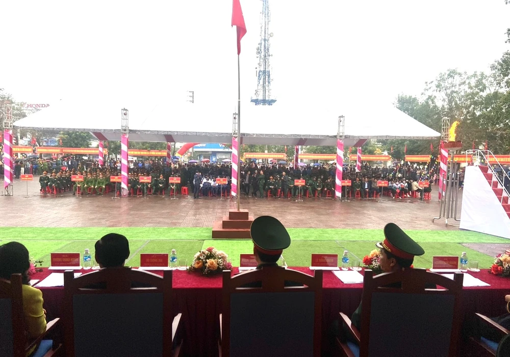 Ngày 7-2, các huyện, thị xã, thành phố ở tỉnh Hà Tĩnh tổ chức lễ giao, nhận quân năm 2023