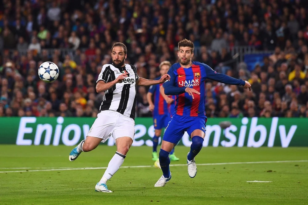 Barcelona (phải) không dễ thắng Juventus. Ảnh Getty Images