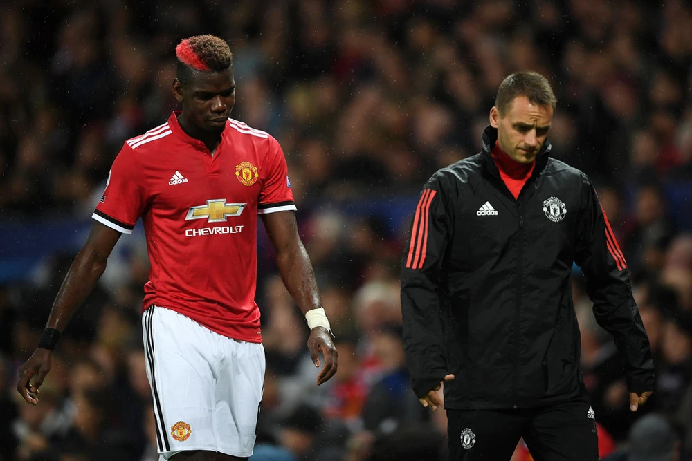 Paul Pogba thất vọng rời sân. Ảnh: Getty Images