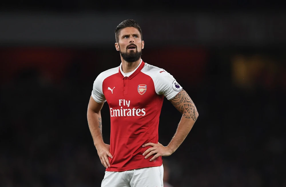 Olivier Giroud quyết ở lại Arsenal dù biết mình khó co cơ hội đá chính. Ảnh: Getty Images