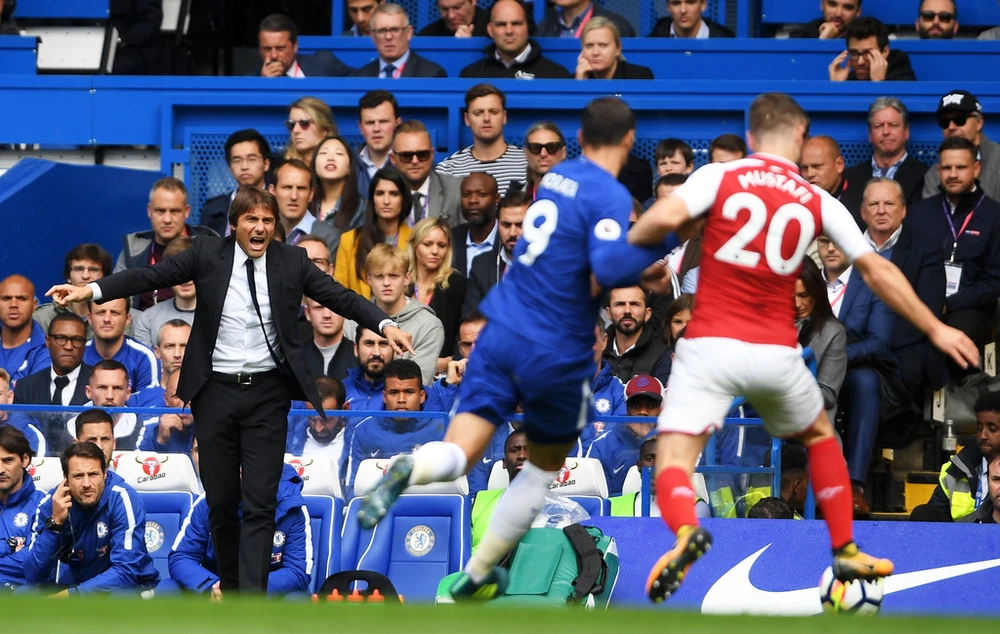Nỗ lực của HLV Antonio Conte vẫn không đủ giúp Chelsea khời sắc trước Arsenal. Ảnh: Getty Images