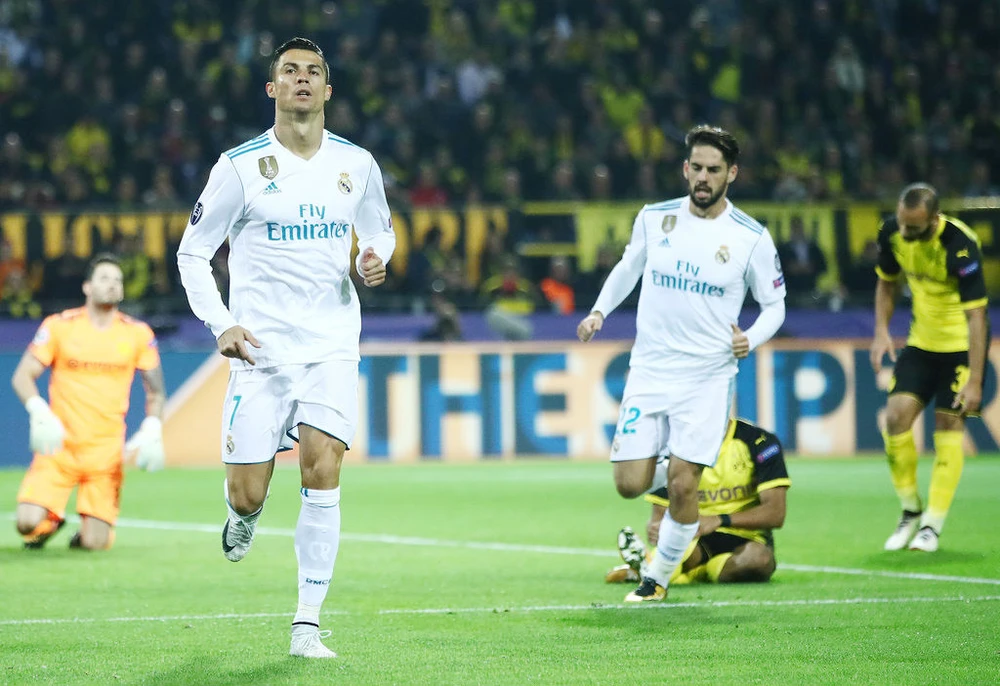 Ronaldo (trái) tiếp tục cùng Real Madrid thể hiện bộ mặt ấn tượng đến bất ngờ tại Champions League. Ảnh: Getty Images.