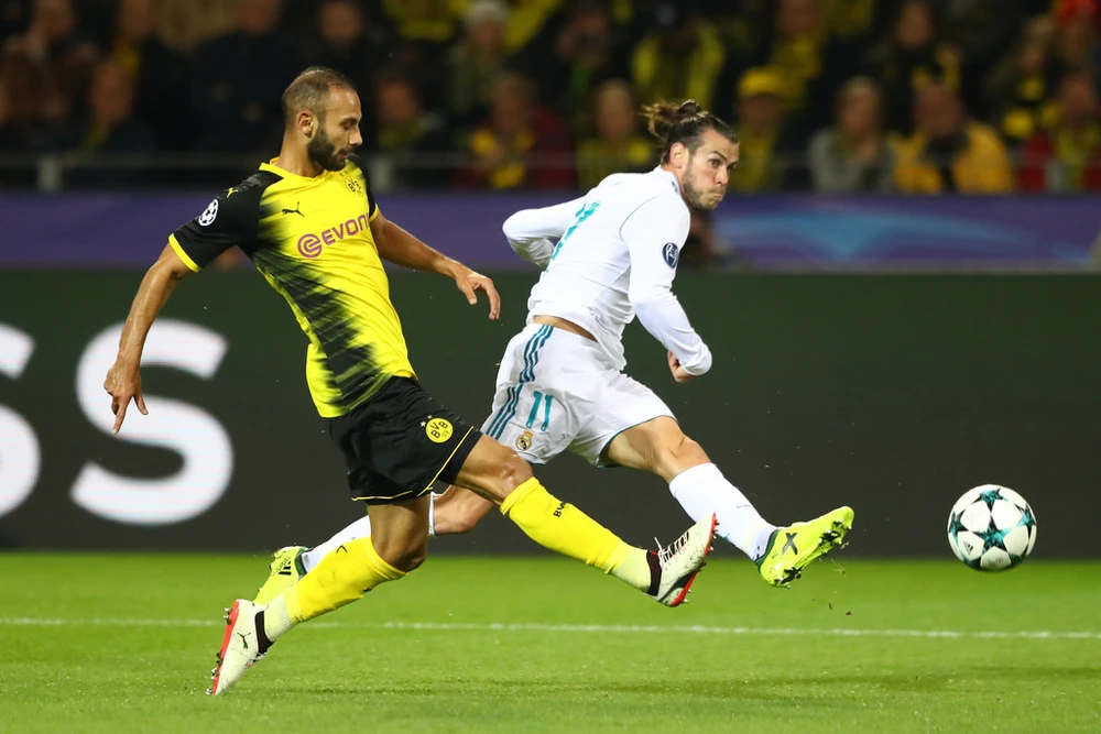 Các hậu vệ của Dortmund (trái) thường chậm hơn một bước so với các cầu thủ tấn công của Real Madrid. Ảnh: Getty Images