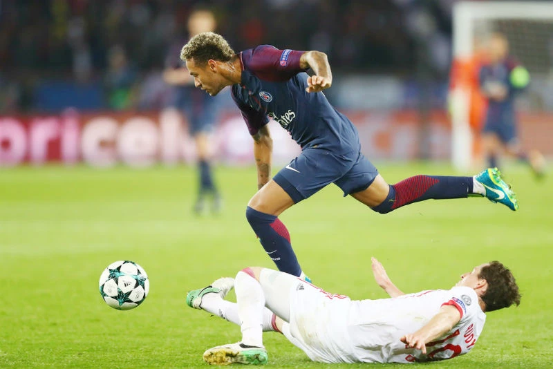 Paris SG (phía trên) đã vượt qua Bayern Munich một cách dễ dàng. Ảnh: Getty Images