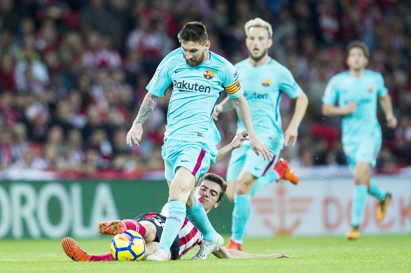 Messi (xanh) ghi bàn nhiều hơn gấp đôi các tiền đạo Real cộng lại. Ảnh: Getty Images