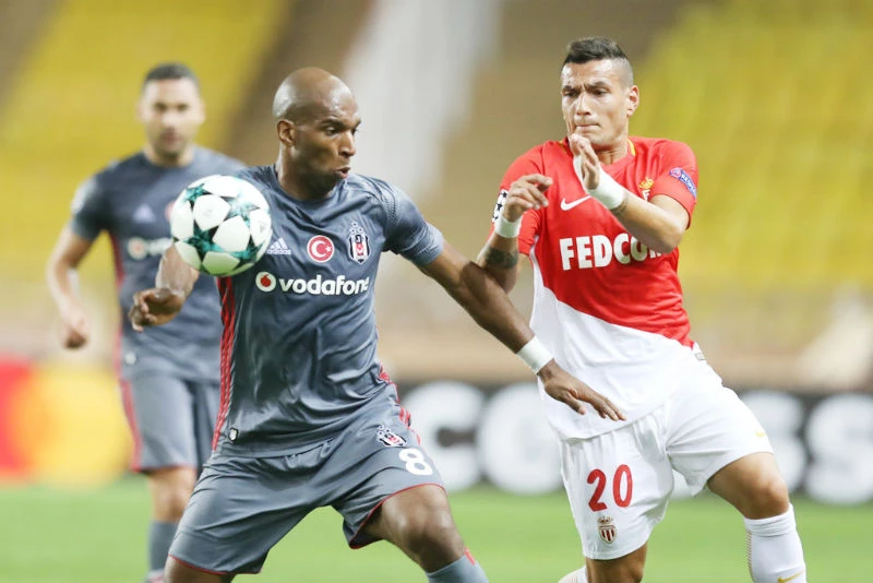 HLV Leonardo Jardim tin rằng AS Monaco (phải) vẫn còn cơ hội giành quyền vào chơi ở vòng 1/8 Champions League. Ảnh: Getty Images 