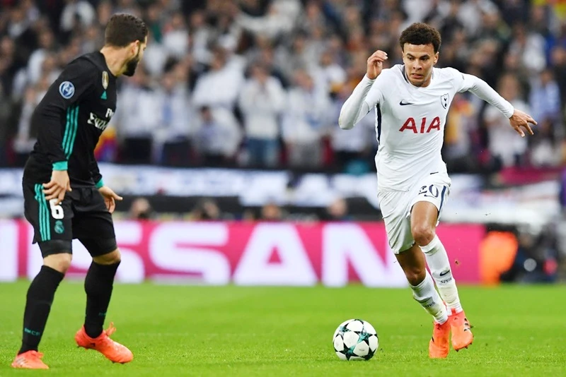 Alli (trắng) chói sáng giúp Tottenham đánh bại Real. Ảnh: Getty Images