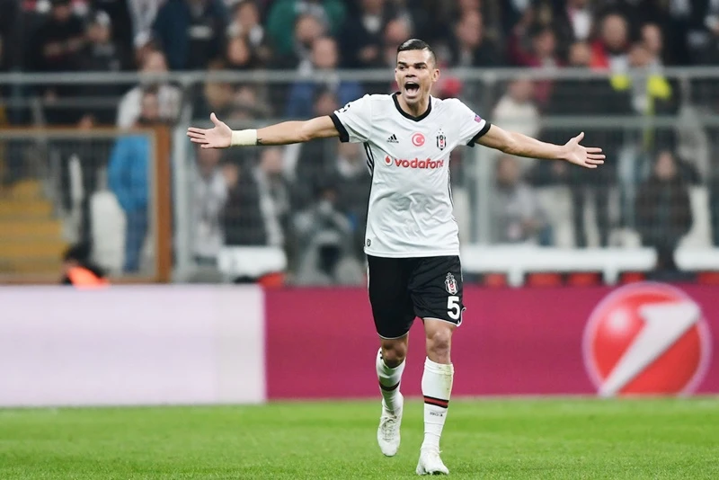 Pepe cho rằng người hâm mộ Real đang hại cầu thủ. Ảnh: Getty Images