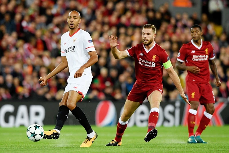 Liverpool (đỏ) sẽ gặp khó trước Sevilla. Ảnh: Getty Images