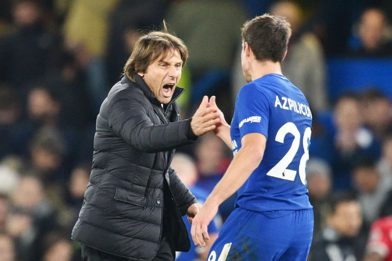 HLV Antonio Conte (trái) khẳng định hài lòng về mùa giải của Chelsea. Ảnh: Getty Images 