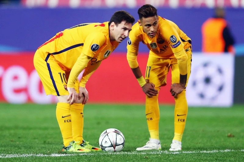 Messi (trái) thừa nhận không Neymar thì Barca phòng ngự tốt hơn. Ảnh: Getty Images