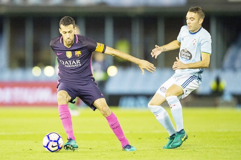 Barca (trái) không quá khó để có được 3 điểm trước Celta Vigo. Ảnh: Getty Images.