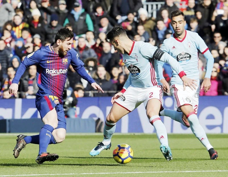 Messi (đỏ xanh) ghi bàn, Barca vẫn chia điểm. Ảnh: Getty Images.