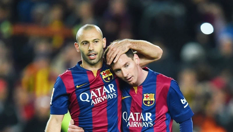 Messi (phải) sẽ chia tay người bạn thân Mascherano vào kỳ chuyển nhượng đông tới. Ảnh: Getty Images