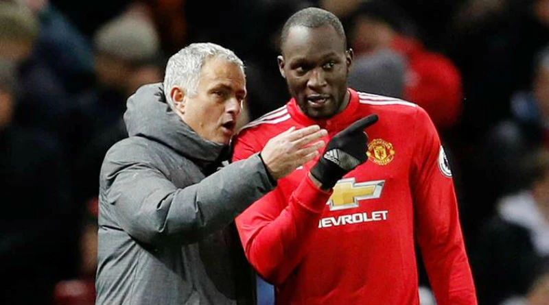 HLV Jose Mourinho (trái) tin rằng Romelu Lukaku sẽ là số 9 hàng đầu thế giới nếu nhận được sự hỗ trợ tốt nhất. Ảnh: Getty Images