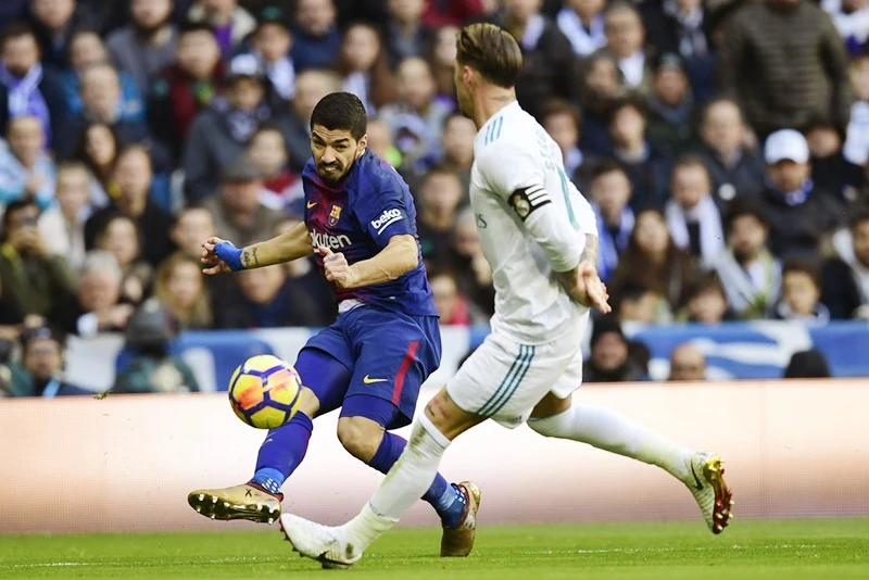 Barca (đỏ xanh) giành chiến thắng trước Real. Ảnh: Getty Images