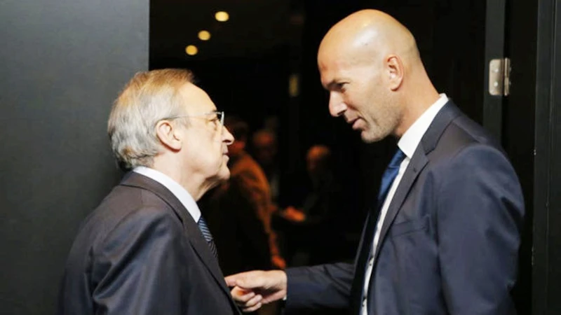 Zidane (phải) và Perez sẽ hết sức tỉnh táo trên trường chuyển nhượng. Ảnh Marca.