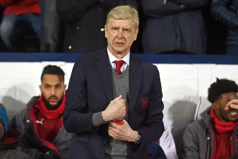 Arsene Wenger đang tự đẩy Arsenal thêm vào rắc rối. Ảnh: Getty Images 