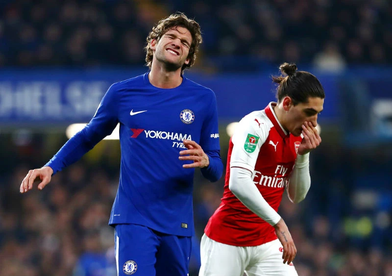Lên tham gia tấn công, Marcos Alonso (trái) cũng thất vọng khi không thể giúp Chelsea có bàn thắng. Ảnh: Getty Images 