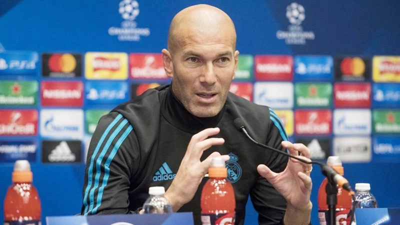 Zidane đang cố gắng để đưa Real vượt qua PSG. Ảnh: Getty Images.