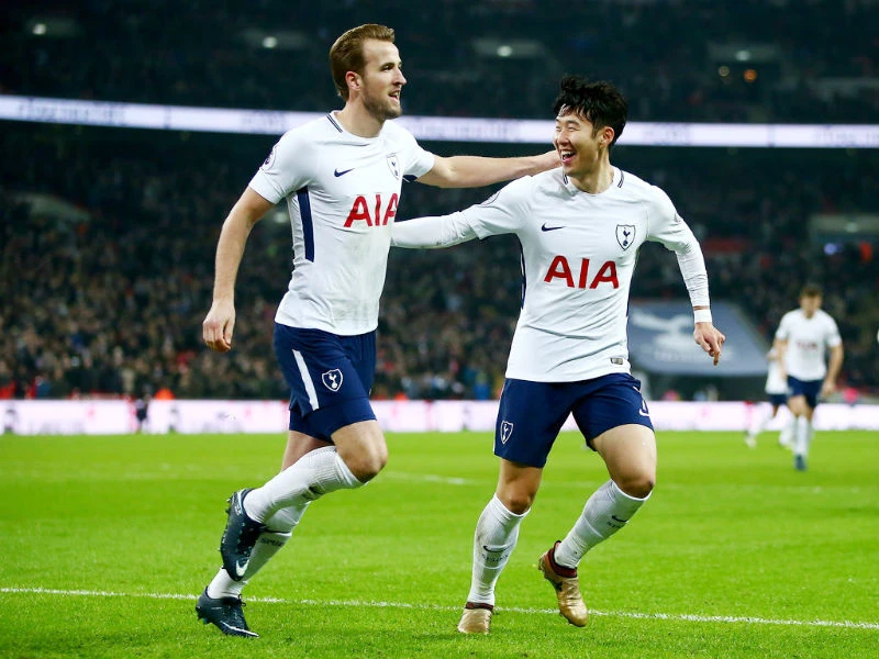 Harry Kane (trái) không nghỉ quá lâu, Tottenham hy vọng Son Heung-min có thể gánh vác trách nhiệm ghi bàn. Ảnh: Getty Images 