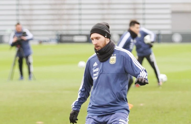 Messi tập trung cùng tuyển Argentina. Ảnh Twitter.