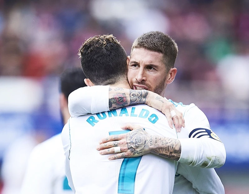 Quyền lực của Ronaldo dưới Ramos. Ảnh: Getty Images