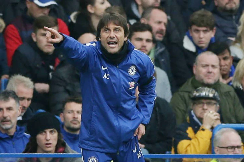 HLV Antonio Conte dường như đã không thể vực dậy Chelsea. Ảnh: Getty Images 