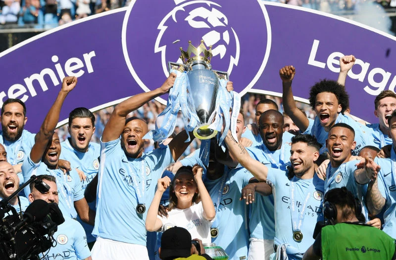 Man.City giương cao chức vô địch rất xứng đáng và ấn tượng. Ảnh: Getty Images 