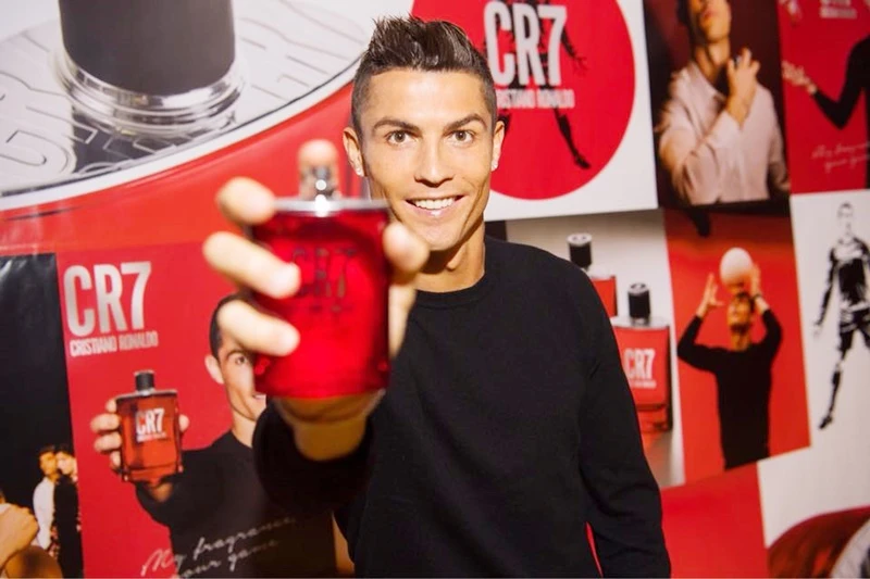 Sau kinh doanh nước hoa, Ronaldo chuẩn bị bắt tay vào làm phim. Ảnh Facebook nhân vật.