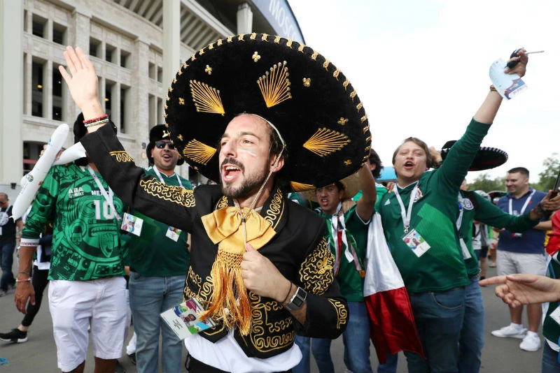 Người hâm mộ Mexico chưa bao giờ thua kém về sự cuồng nhiệt. Ảnh: Getty Images