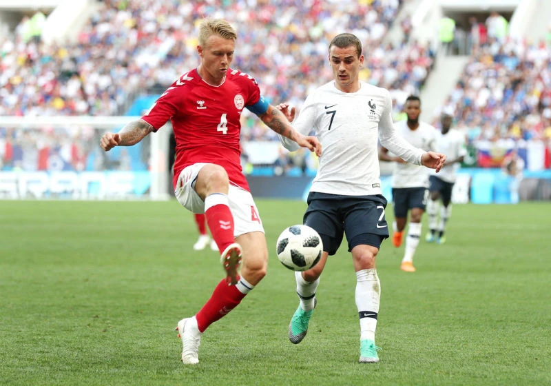 Đan Mạch (trái) và Pháp đã chơi một trận cầu hòa hoãn nhạt nhòa. Ảnh: Getty Images 