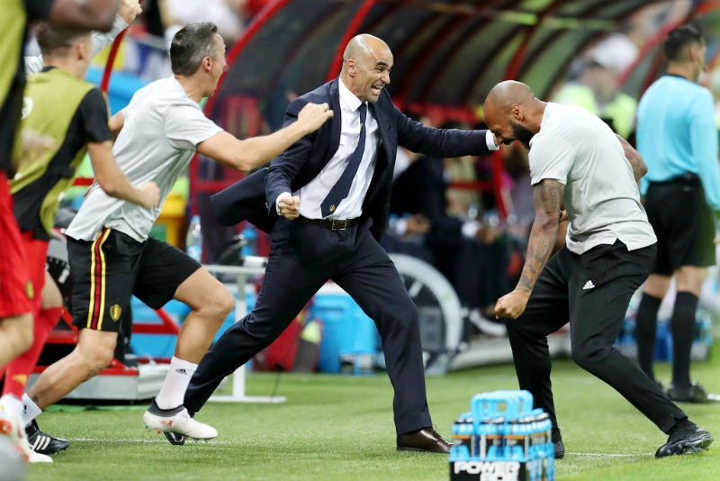 HLV Roberto Martinez (giữa) cùng cộng sự mừng chiến tích thắng Brazil. Ảnh: Getty Images