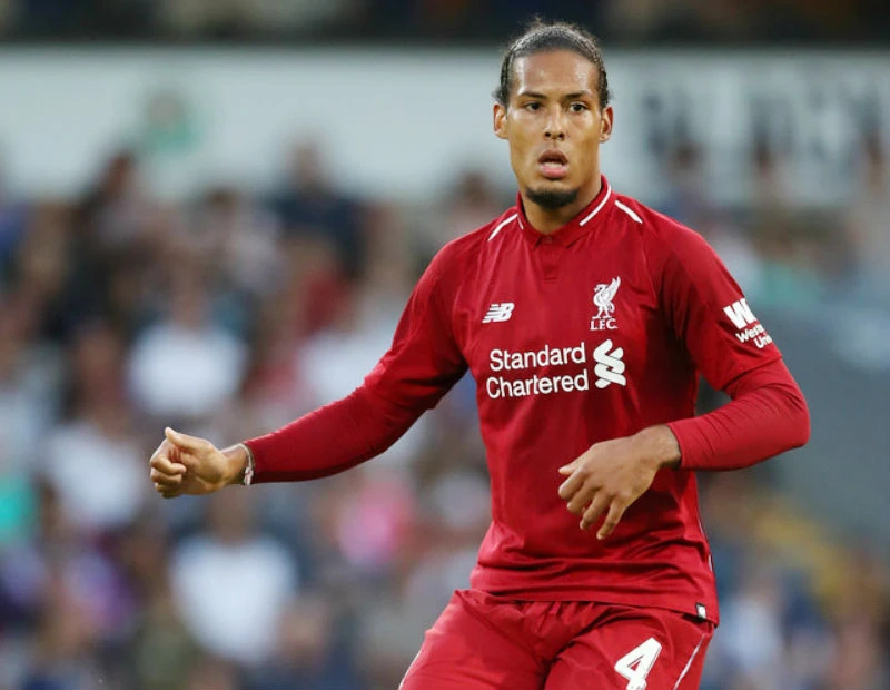 Virgil van Dijk sớm phải “gồng gánh” hàng phòng ngự Liverpool. Ảnh: Getty Images