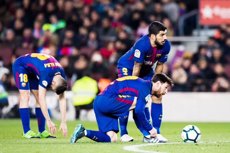 Suarez đã không thể tận dụng được những gì Messi tạo ra. Ảnh: Getty Images