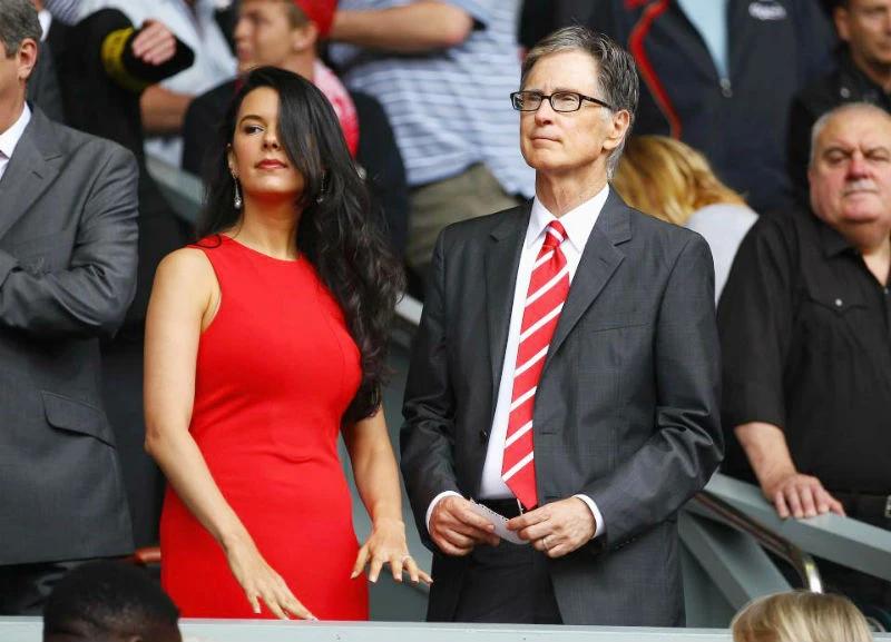 Chủ sở hữu John W. Henry (phải) quyết tâm đưa Liverpool trở lại đỉnh cao. Ảnh: Getty Images