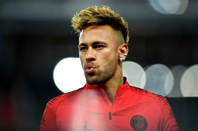 Neymar cũng là trung tâm của tranh cãi xung quanh mức phí kỷ lục đưa anh đến Paris SG. Ảnh: Getty Images 