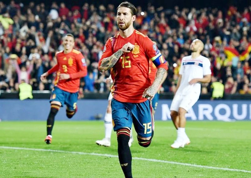 Sergio Ramos ghi bàn ấn định chiến thắng cho Tây Ban Nha. Ảnh: Getty Images 