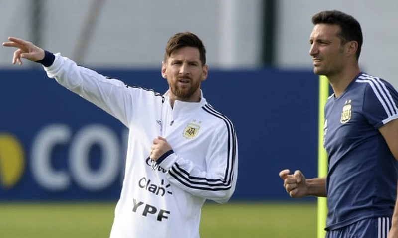 HLV Lionel Scaloni khẳng định sẽ để Lionel Messi thoải mái thể hiện. Ảnh: The Guardian