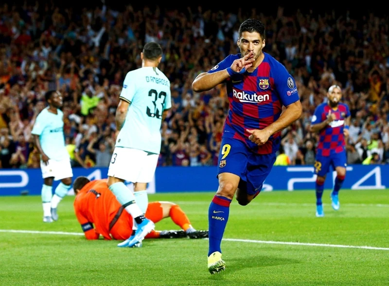 Luis Suarez sắm vai người hùng giúp Barca ngược dòng. Ảnh: Getty Images