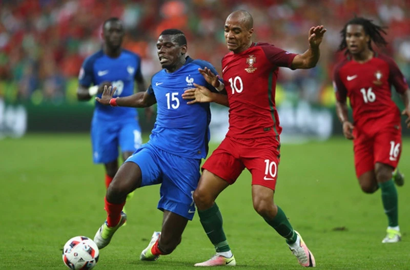 Pháp (trái) sớm có cơ hội phục thù Bồ Đào Nha sau thất bại ở chung kết EURO 2016. Ảnh: Getty Images