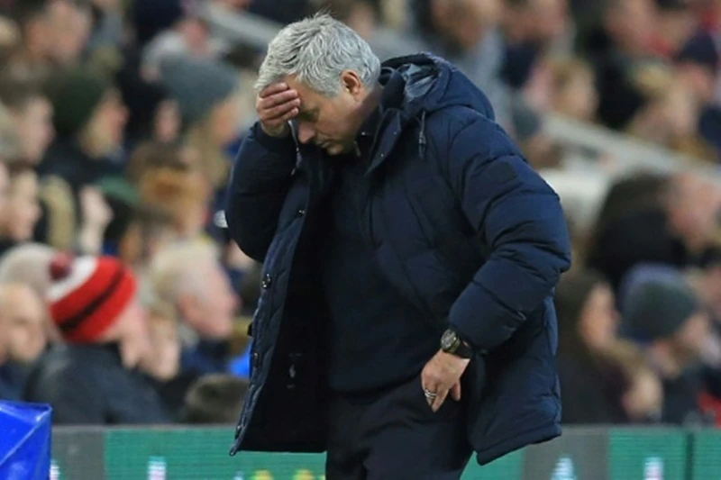 HLV Jose Mourinho thật sự đau đầu với hiện trạng của Tottenham. Ảnh: Getty Images 